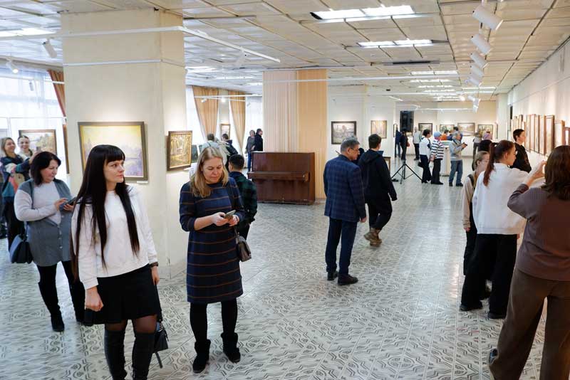 Художник Александр Еремин представил новотройчанам  «Грани» своего творчества (6+)