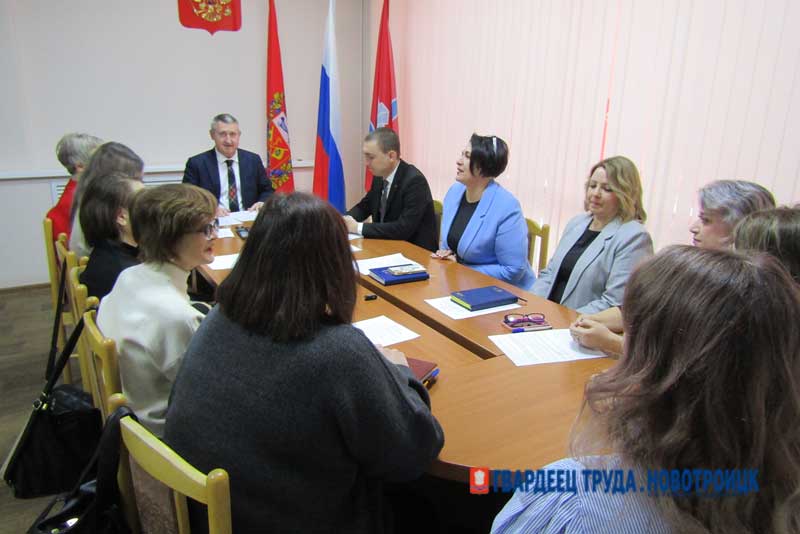 В администрации Новотроицка обсудили недетские проблемы детских садов