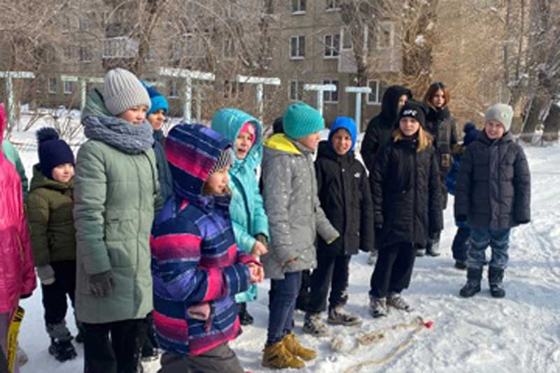 Воспитанники детских домовых клубов Новотроицка проводили зиму и встретили весну