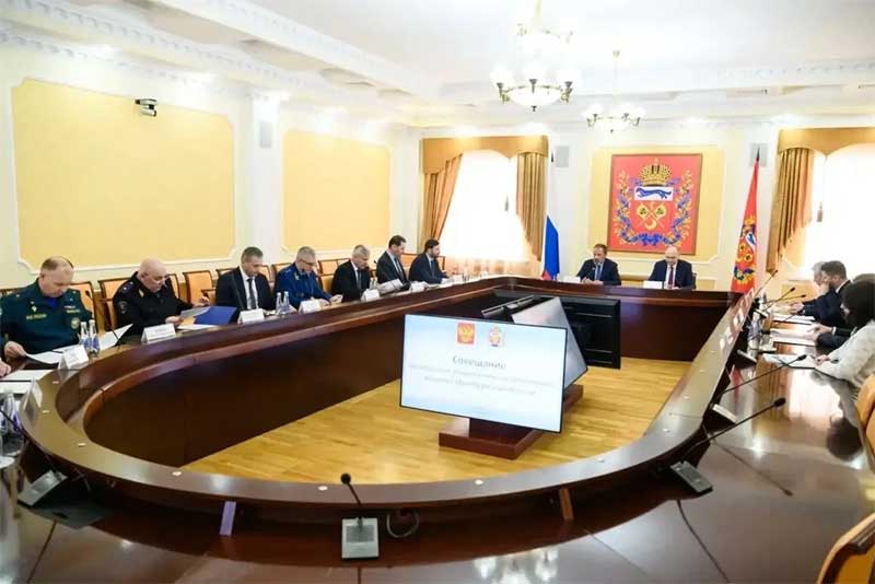 Игорь Комаров на совещании, посвященном общественно-политическому развитию Оренбуржья, отметил слаженную работу региональной команды