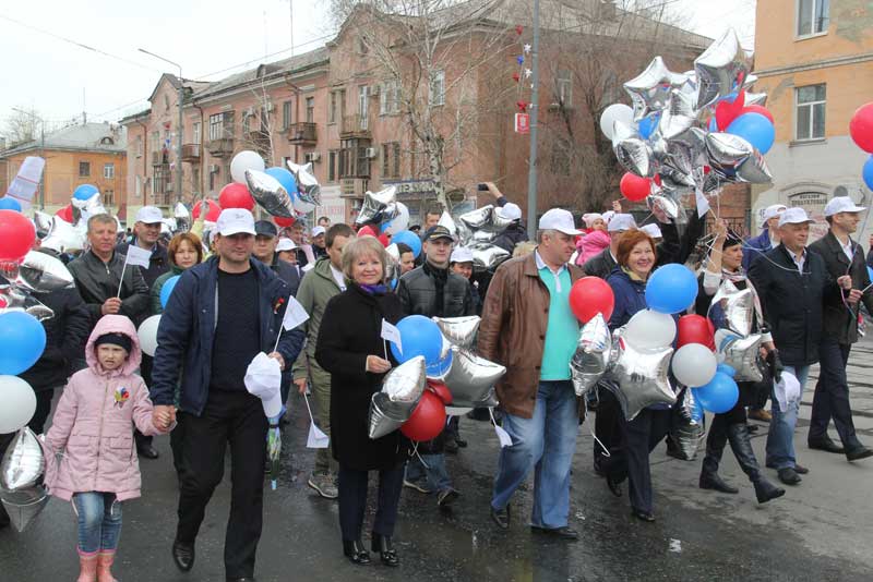 В праздничных колоннах Первомая