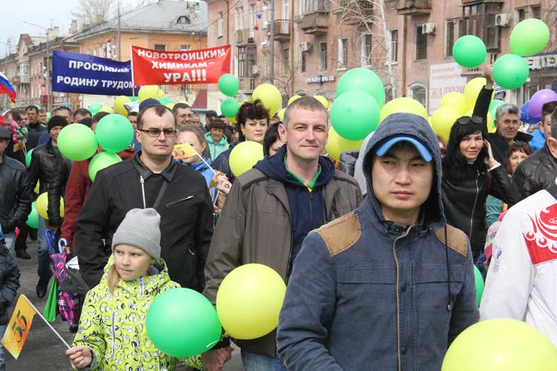 В праздничных колоннах Первомая