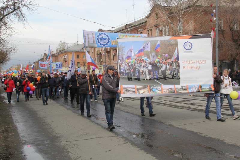 В праздничных колоннах Первомая