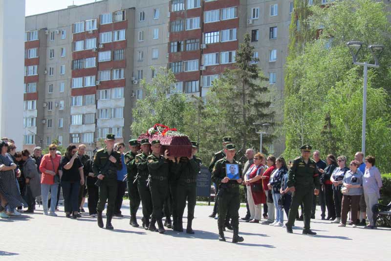 Новотроицк простился с бойцом СВО Александром Топоровым