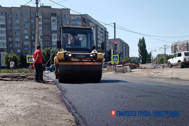 В Новотроицке обновляют дорожное полотно на улице имени Ю.Гагарина