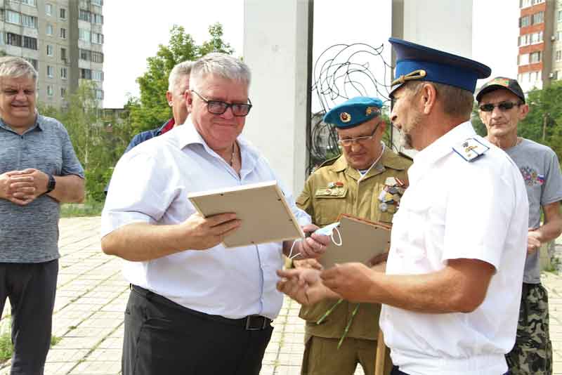 Новотроицкие десантники отметили юбилей ВДВ (фото)