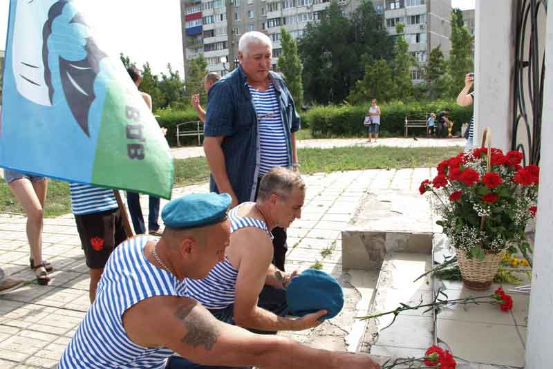 Новотроицкие десантники отметили юбилей ВДВ (фото)