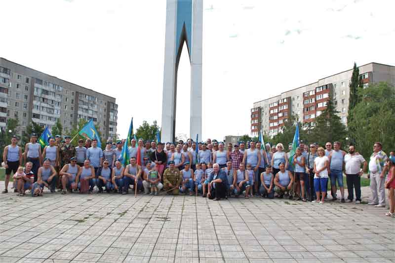 Новотроицкие десантники отметили юбилей ВДВ (фото)