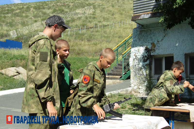 Так взрослеют и мужают мальчишки...