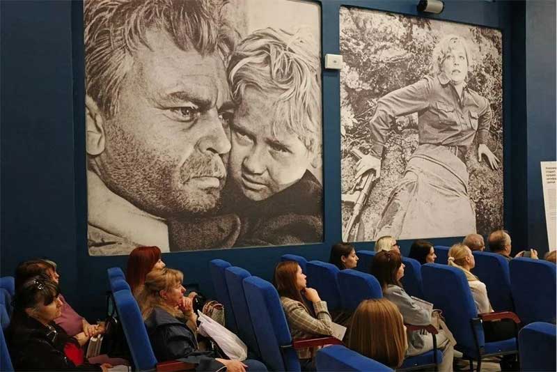 В Донецке передвижную выставку оренбургского фонда «Евразия» посетили более трех тысяч человек