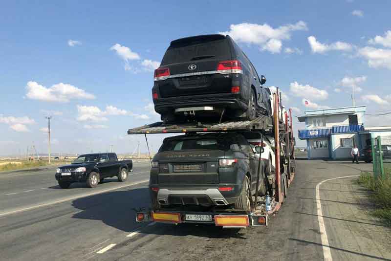 Новотроицкие полицейские  задержали автовоз с похищенными автомобилями