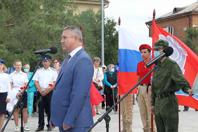 В Новотроицке открыли памятник Герою России Константину Ситкину