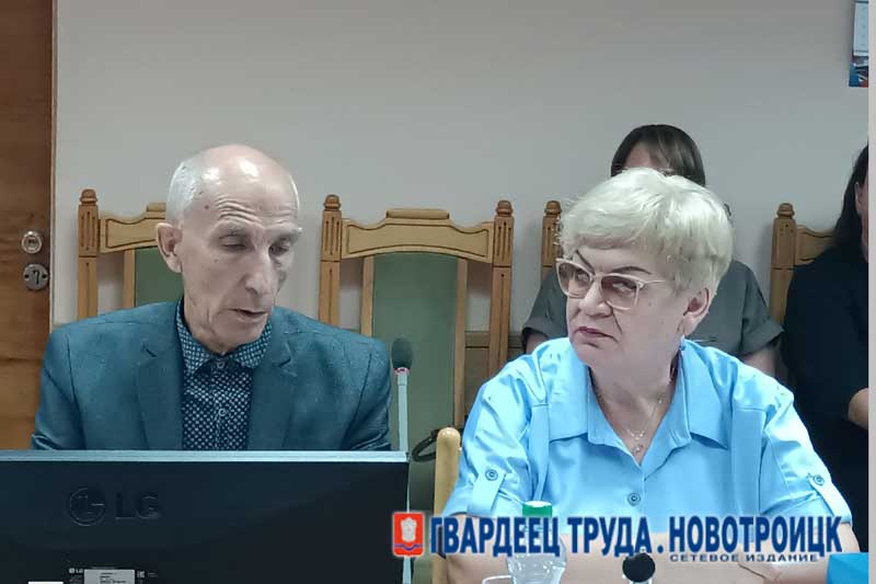 Депутаты новотроицкого горсовета Александр Нетребко и Наталья Тарских рассказали, почему решили отказаться от участия в предстоящих выборах