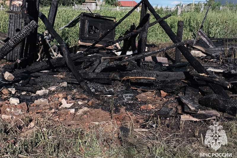 Причиной более чем 40 пожаров в Оренбуржье стала детская шалость