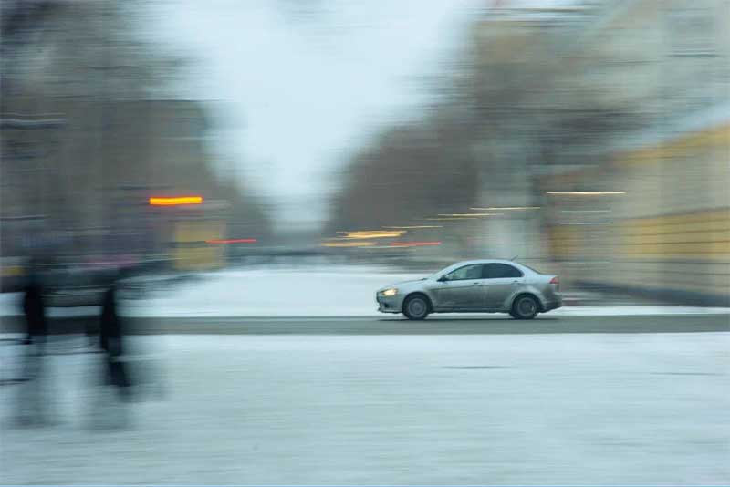 Губернатор Евгений Солнцев призвал жителей области быть осторожными на зимней дороге