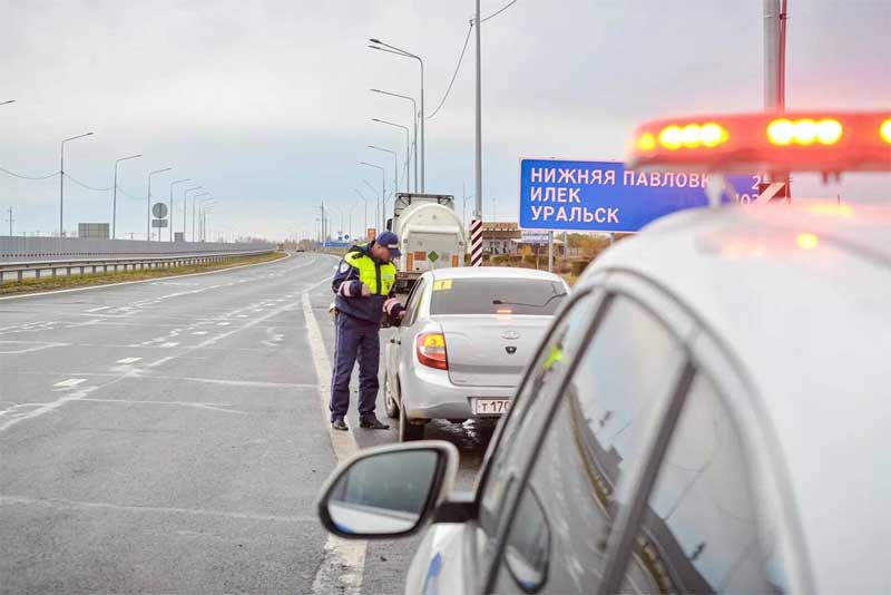 Губернатор Евгений Солнцев призвал жителей области быть осторожными на зимней дороге