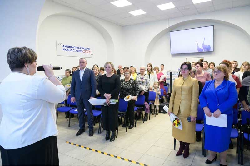 В «Единой России» поздравили матерей и жен бойцов СВО