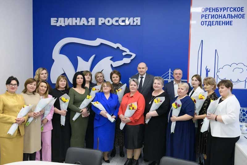 В «Единой России» поздравили матерей и жен бойцов СВО