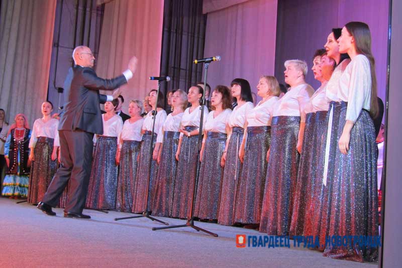 В Новотроицке открыли Год единства народов России