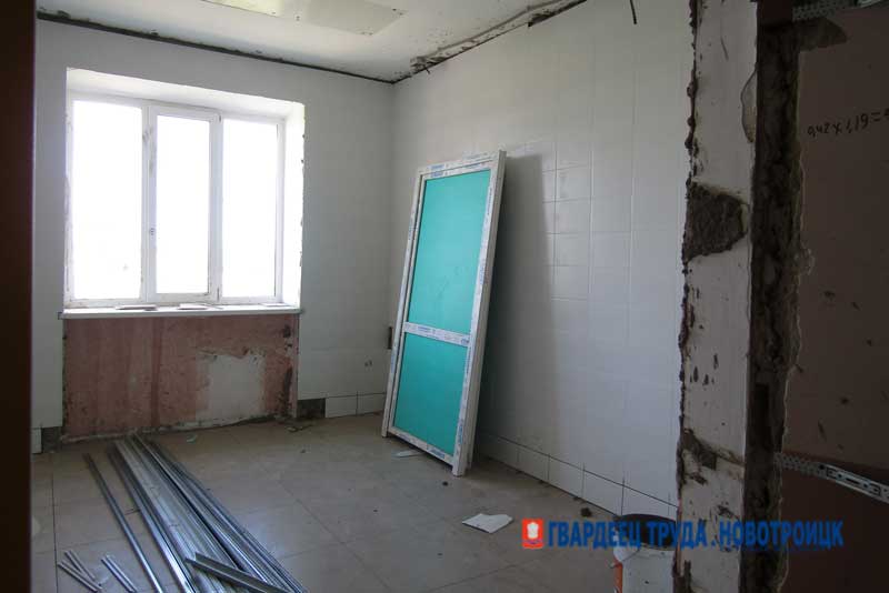 В рамках нацпроекта «Продолжительная и активная жизнь» в Новотроицке капитально ремонтируют детскую больницу