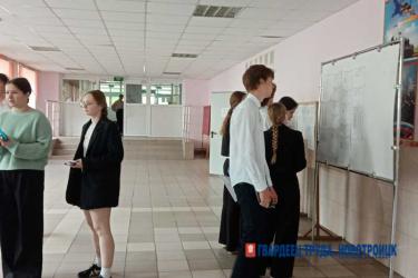 Сегодня в Новотроицке 327 одиннадцатиклассников  сдают ЕГЭ по русскому языку