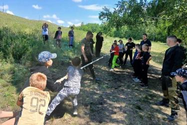 Юные новотроицкие каратисты организовали спортивно-развлекательный поход