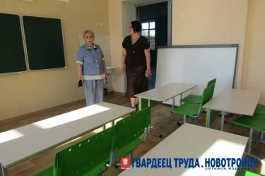 В Новотроицке отремонтированная школа №10 заполняется новыми мебелью и оборудованием