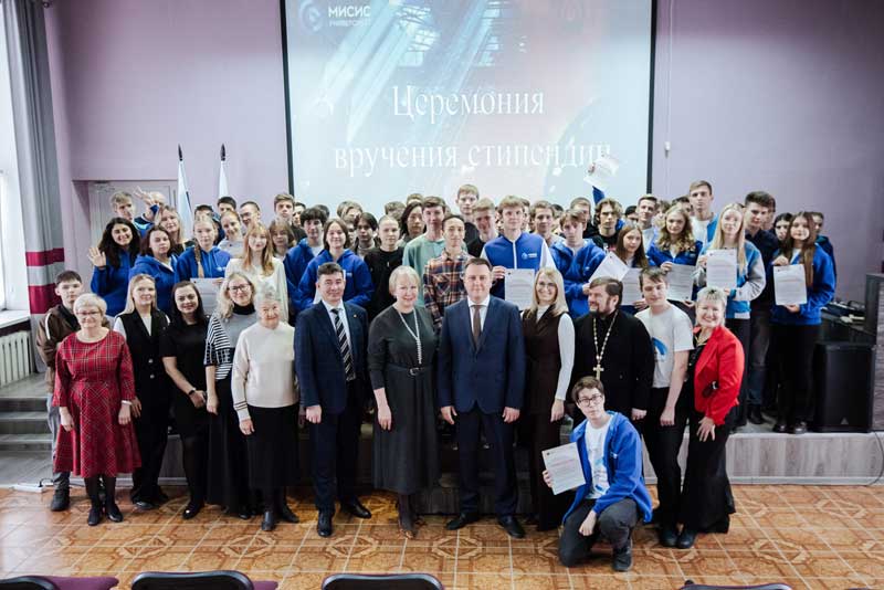 Новотроицкие студенты получили стипендии Уральской Стали