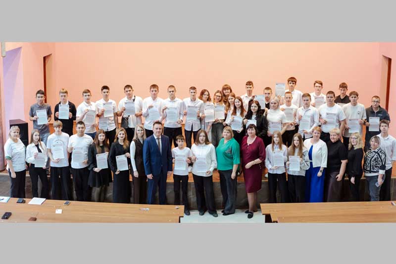 Новотроицкие студенты получили стипендии Уральской Стали