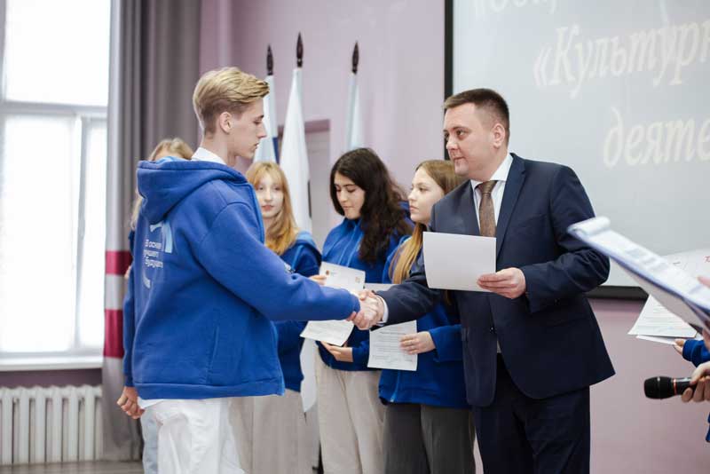 Новотроицкие студенты получили стипендии Уральской Стали