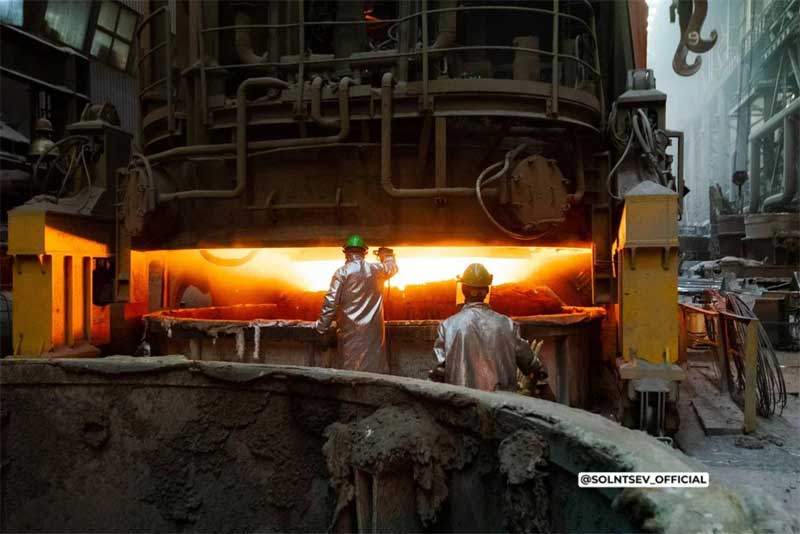 В день рождения «Уральской Стали» Евгений Солнцев пожелал комбинату оставаться опорой региона и страны