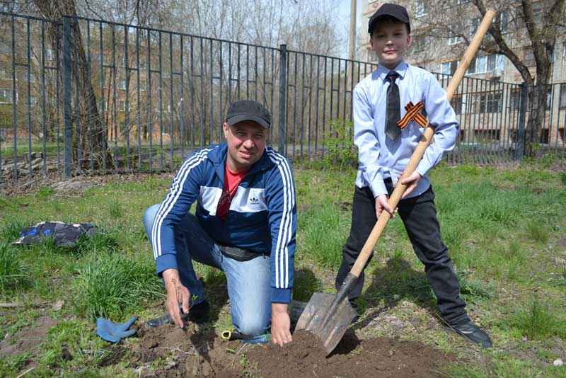 «Сад памяти» разрастается в Новотроицке (фото)