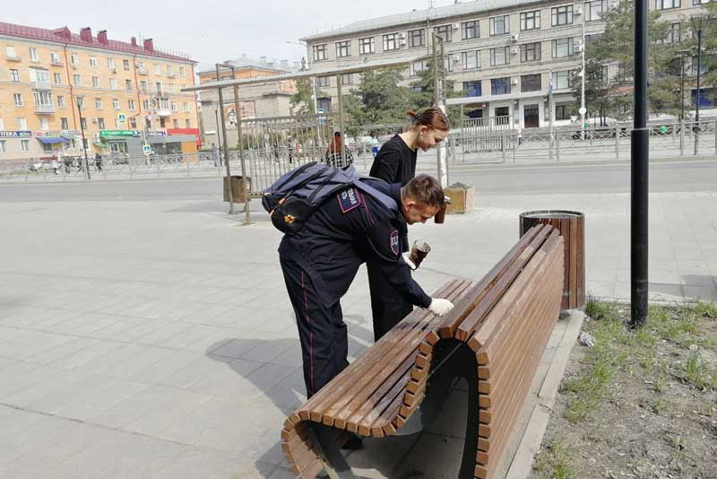  На уборку города вышли волонтеры…