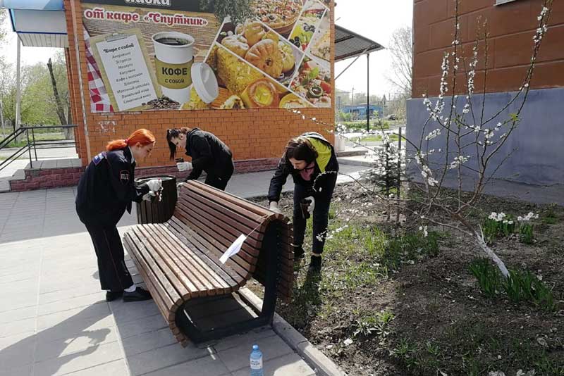  На уборку города вышли волонтеры…