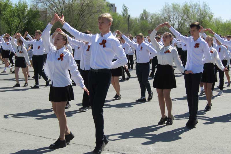 «Вальс Победы» закружил новотройчан