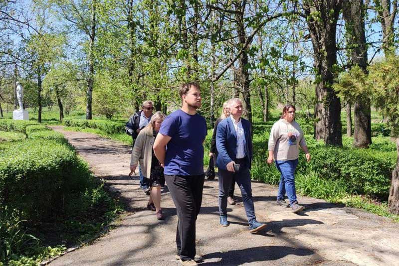 Оренбуржье продолжает оказывать поддержку культурным учреждениям подшефного Перевальского округа Луганской Народной Республики