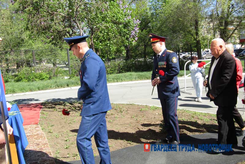 В Новотроицке открыли памятную мемориальную доску в честь фронтовиков, ветеранов прокуратуры