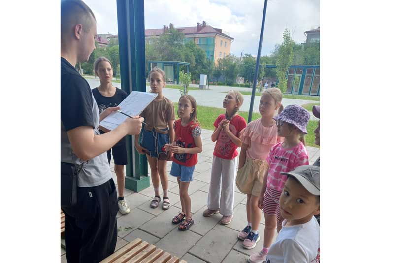 Воспитанники детских домовых клубов Новотроицка весело проводят летние каникулы