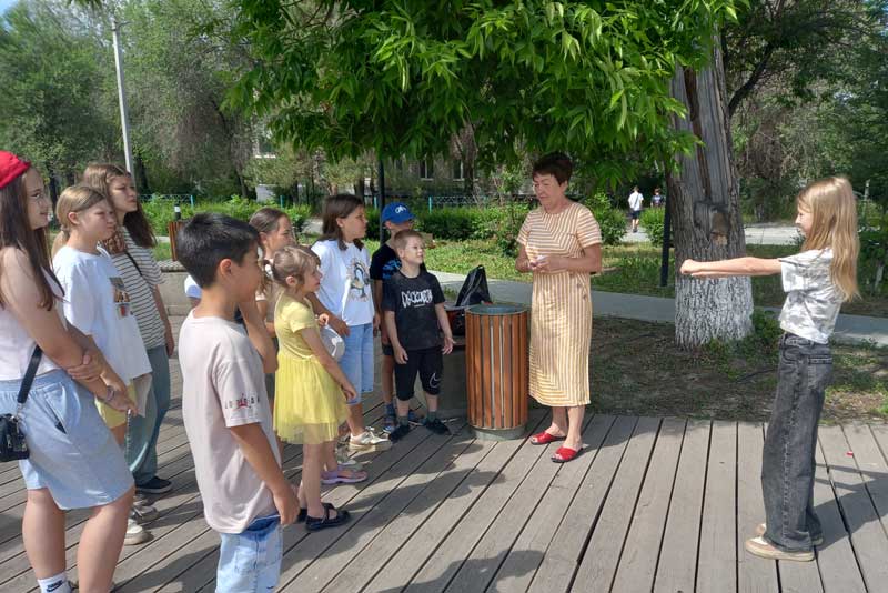 Воспитанники детских домовых клубов Новотроицка весело проводят летние каникулы
