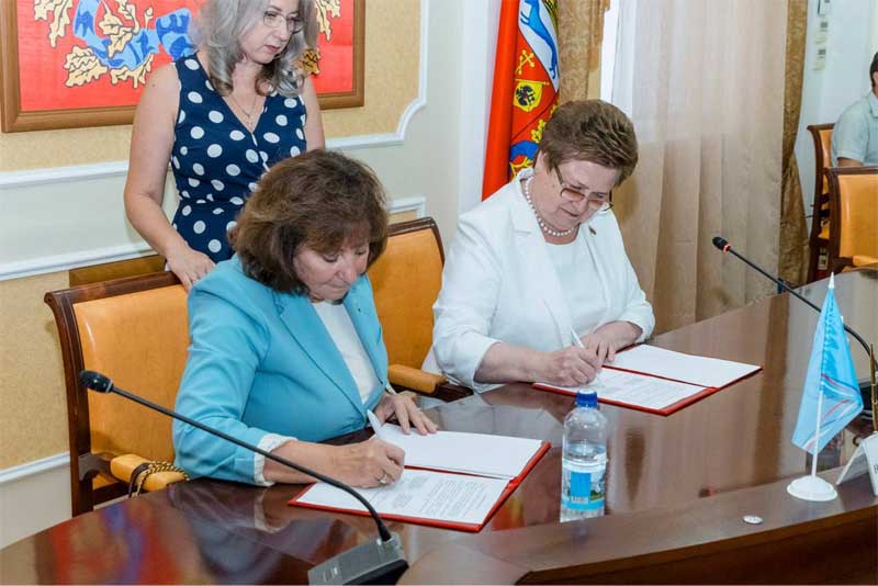 В областном центре подписали соглашение о взаимодействии между Оренбургским и Тюменским региональными отделениями Союза женщин России