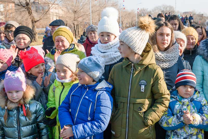 Праздник собрал новотройчан в обновленном сквере