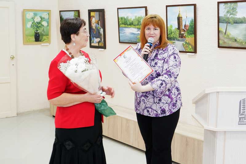 В Новотроицке открылся осенний вернисаж «Наедине с … кистью» (0+)