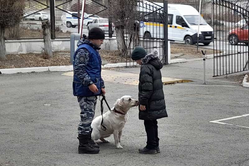 Новотроицкие полицейские пригласили на  экскурсию учащихся местной гимназии