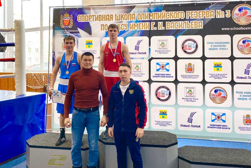 Новотроицкие боксеры вернулись с областного чемпионата с наградами