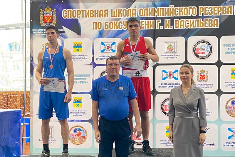 Новотроицкие боксеры вернулись с областного чемпионата с наградами