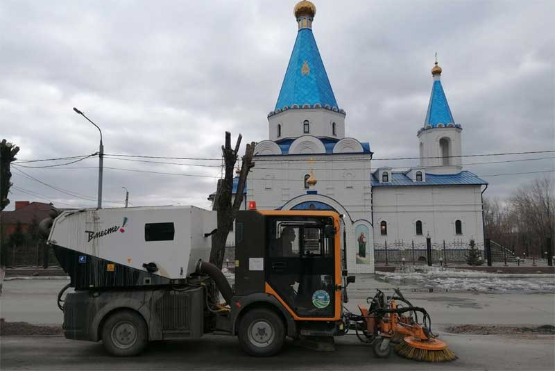 Пришло время после зимы навести в городе порядок (фото)