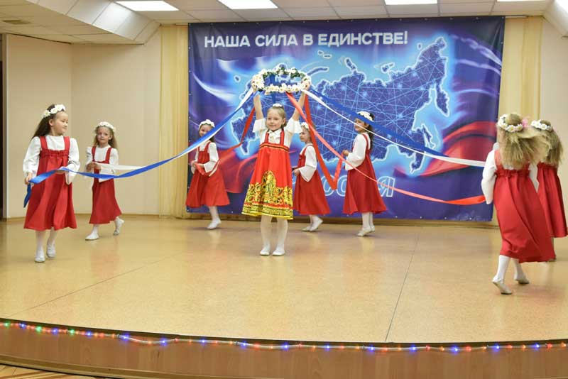 Смотр – конкурс  художественного творчества  среди работников дошкольных учреждений   организовали в Новотроицке      