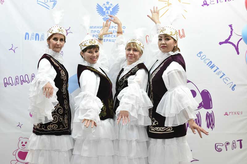 Смотр – конкурс  художественного творчества  среди работников дошкольных учреждений   организовали в Новотроицке      