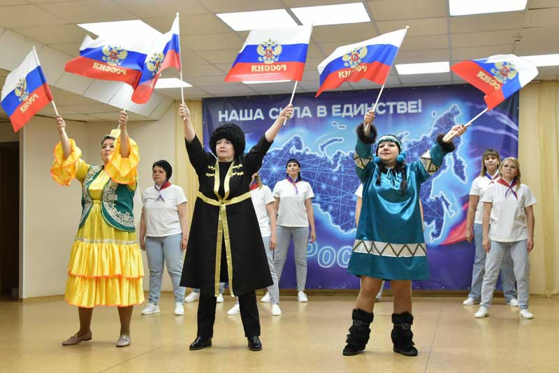 Смотр – конкурс  художественного творчества  среди работников дошкольных учреждений   организовали в Новотроицке      