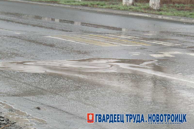 В Новотроицке проверяют состояние дорог, находящихся на гарантийном обслуживании